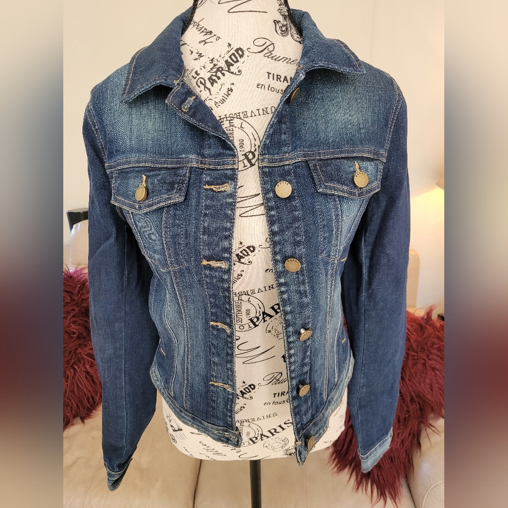 NWT Guess womans jean jacket. Size small. - Picture 3 of 9